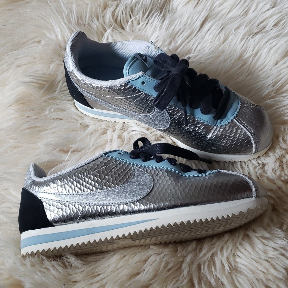 Nike cortez metallic hammered silver look with blue and black colourway 7.5w